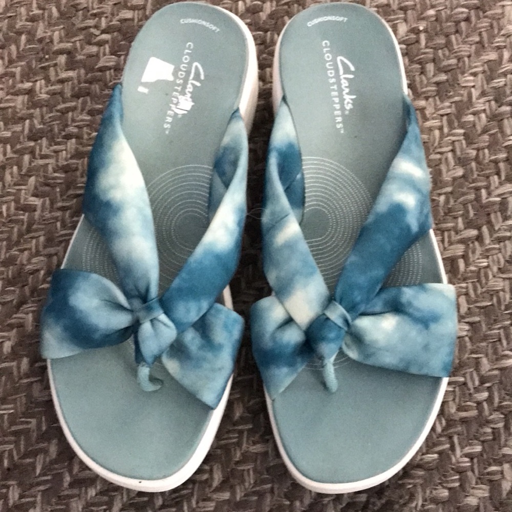 CLARKS | Cloudsteppers Women’s Tie-Dye Flip Flops | Size 7.5